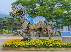 봄 여름 가을 겨울의 말과 행운을 찾는 사나이-가을 의 사진